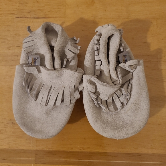 Project Five Suede Baby Moccasins - Picture 10 of 12